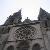 Chartres: Nowe freski w katedrze