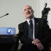 Macierewicz: Miller poświadczył nieprawdę