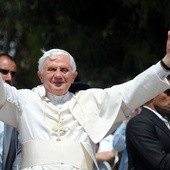 Benedykt XVI na zdjęciu archiwalnym