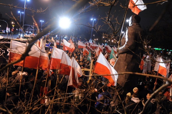 Postkomuniści uderzają w narodowców