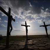 Filipiny: Biskupi przeciw krzyżowaniom