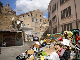 Palermo tonie w śmieciach