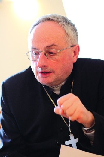 – Synod zachęca do odnowy życia religijnego i wypełnienia misji Kościoła w dzisiejszym świecie – mówi bp Jacek Jezierski 