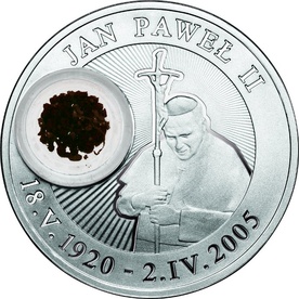 Moneta papieska z ziemią z Góry Oliwnej 