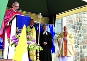  Katolicy, prawosławni i protestanci wspólnie stanęli przy księdze Pisma Świętego w czasie V Maratonu Biblijnego przy płockiej katedrze