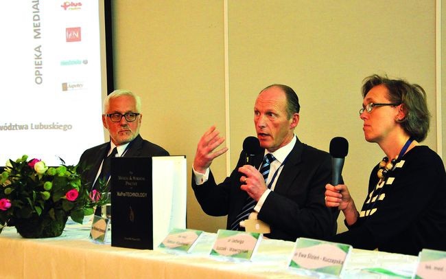  Gościem konferencji był m.in. dr Philip O’Dwyer (z prawej), ginekolog-położnik z Dublina w Irlandii,  który jest konsultantem medycznym  w NaProTechnologii. Podczas swojego wykładu dzielił się doświadczeniami leczenia niepłodności  z Galway Clinic, w której pracuje