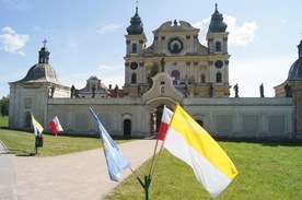 Sanktuarium pw. Nawiedzenia NMP w Krośnie