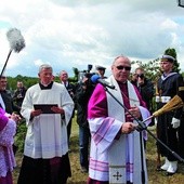  Po poświęceniu przez takich dostojników kościelnych na rondzie nie powinno dochodzić do żadnych wypadków