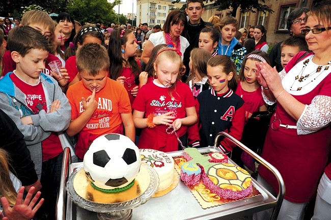  Okazało się, że wielką fanką futbolu jest katechetka Ewa Mężyk, która poprowadziła imprezę 