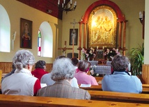 – Od lat ludzie na wsiach modlili się razem pod krzyżem lub przy kapliczce – przekonują mieszkanki Siedlakowic