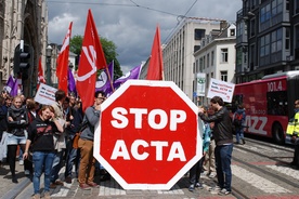 Komisja PE: ACTA do kosza