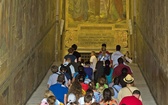 Kaplica Sancta Sanctorum to jedyny zachowany fragment starej rezydencji papieskiej. Do kaplicy prowadzą Święte Schody, które pochodzą – wedle tradycji – z pretorium Piłata. Pielgrzymi idą po nich na kolanach 
