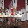  Okadzenie ołtarza podczas konsekracji świątyni w Nałężu