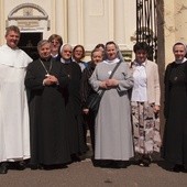 Po ziemi trudnej jedności