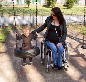  Marzenie pani Joanny o macierzyństwie się spełniło. Dziś osoby podobnie jak ona niepełnosprawne ruchowo mają łatwiejszą drogę do zdobycia odpowiedniej wiedzy w szkole rodzenia