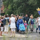  Pielgrzymi opuszczają Tychy w drodze na Jasną Górę