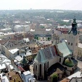 Proboszcz archikatedry relacjonuje ze Lwowa: Ludzie są przerażeni. Kto może, to wysyła matki z dziećmi do Polski