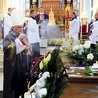 Ceremonię w katedrze i na cmentarzu poprowadził kard. Kazimierz Nycz 