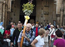 Pielgrzymi wyruszyli na szlak z katedry wrocławskiej po błogosławieństwie  abp. Mariana Gołębiewskiego
