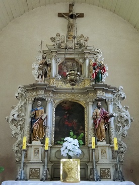 Zabytkowy ołtarz w Jesionowie