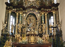 Bolesławieckie sanktuarium zaskakuje przepychem oraz liczbą powiązań ze Szlakiem św. Jakuba