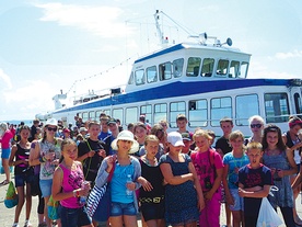  Dzieci z Litwy miały okazję płynąć statkiem po Zatoce Wiślanej