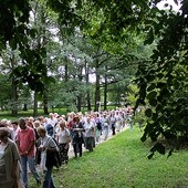  Wrocławianie uczcili Jasnogórską Królową m.in. w kościele paulinów i przy ul. Kochanowskiego, dokąd dotarła pielgrzymka Wielkiej Wyspy 