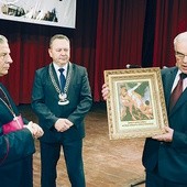  Jako pierwszy wizerunek św. Bartłomieja z rąk starosty Jana Wieruszewskiego otrzymał bp Henryk Tomasik
