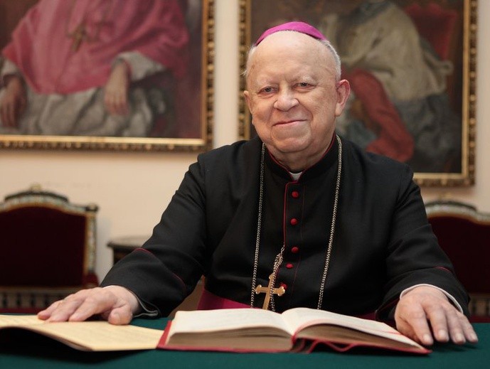 Abp Tokarczuk nagrodzony