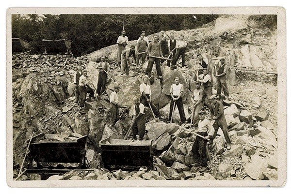 Robotnicy przymusowi w kamienio-łomie KÖltschen, czerwiec 1941 r. 