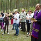 Uczestnicy rekolekcji letnich RRN tworzą wspólnotę, która modli się za siebie nawzajem 