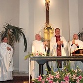 W centrum obchodów 25-lecia parafii była koncelebrowana Eucharystia