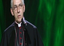 Biskup Skworc z wizytą kolędową u Romów