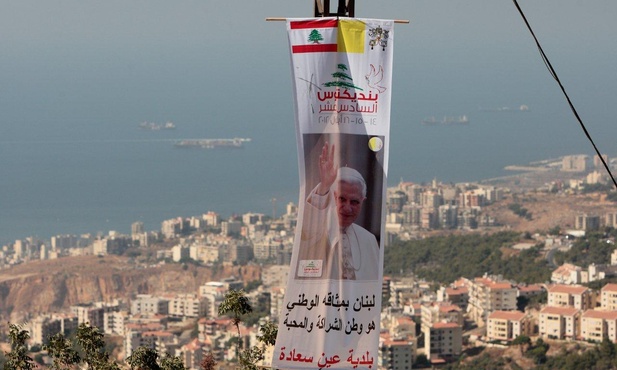 Liban: Papież z gałązką oliwną