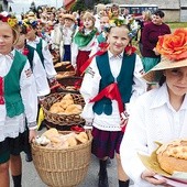  W dożynkowej procesji wzięli udział także najmłodsi. To dla nich doskonała lekcja religijności, patriotyzmu i uszanowania dla ludzkiej pracy