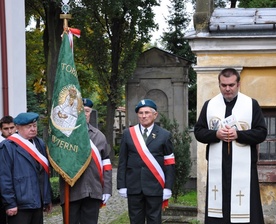 Modlitwa przy symbolicznym grobie Sybiraków