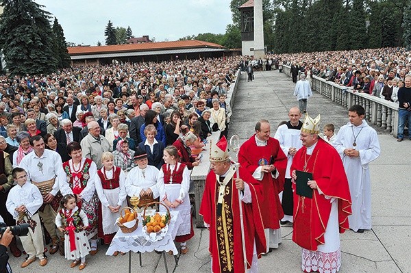  Kraków-Mogiła, 16 września. Na odpust do opactwa cystersów ściągnęły tłumy krakowian