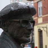 Rzeźba Romana Brandstaettera w Tarnowie prz ul. Wałowej 