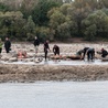 Wyciągają skarby z Wisły