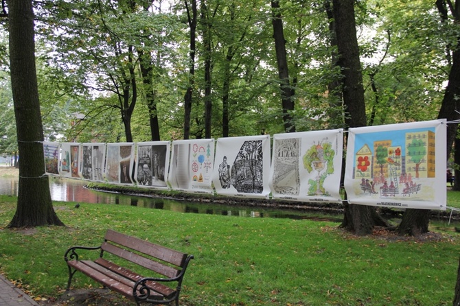 Karykatury w parku