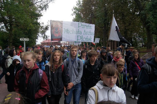 Pielgrzymka dzieci do Rostkowa