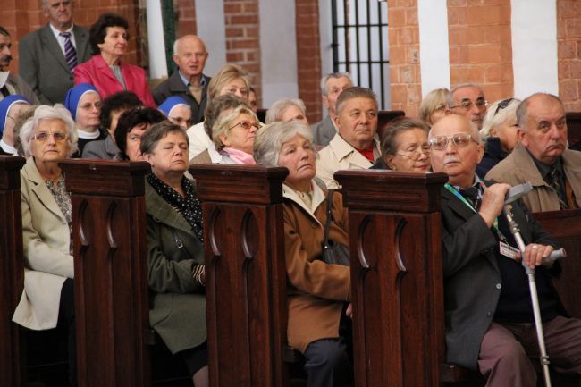 Procesja z relikwiami świętych Doroty i Stanisława