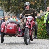 Rajdowy konkurs elegancji na pl. Piłsudskiego w Kutnie