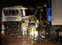 Zderzenie ciężarówki z polskim autokarem