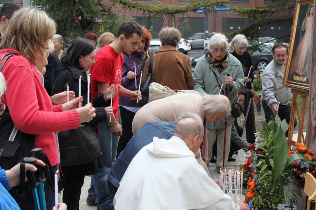 Koronka do Bożego Miłosierdzia na ulicach Wrocławia