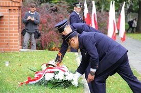 Złożenie wieńców pod pomnikiem Obrońców Poczty Polskiej w Gdańsku