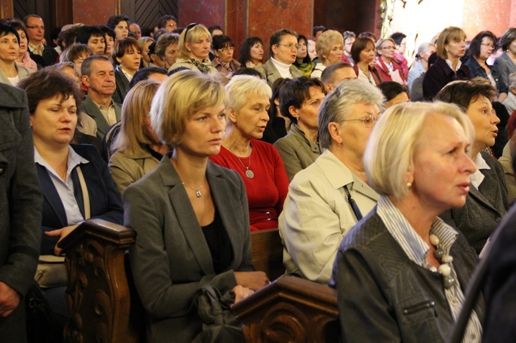 Pielgrzymka nauczycieli do Piekar Śląskich