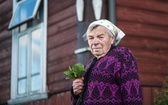 Jadwiga Mazur przez lata zbierała zioła dla swojego sąsiada Mirosława Agnielczyka. Zna się na ziołach i leczy się nimi do dzisiaj