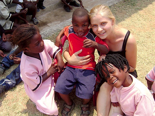 Agata pracuje z dziećmi – jest dla nich mamą, pielęgniarką, nauczycielką…
