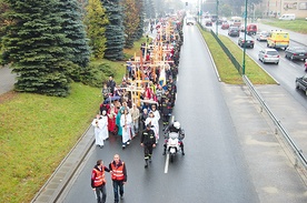 Nowy Targ–Ludźmierz. Według służb porządkowych, w marszu wzięło udział 3–4 tys. pątników 